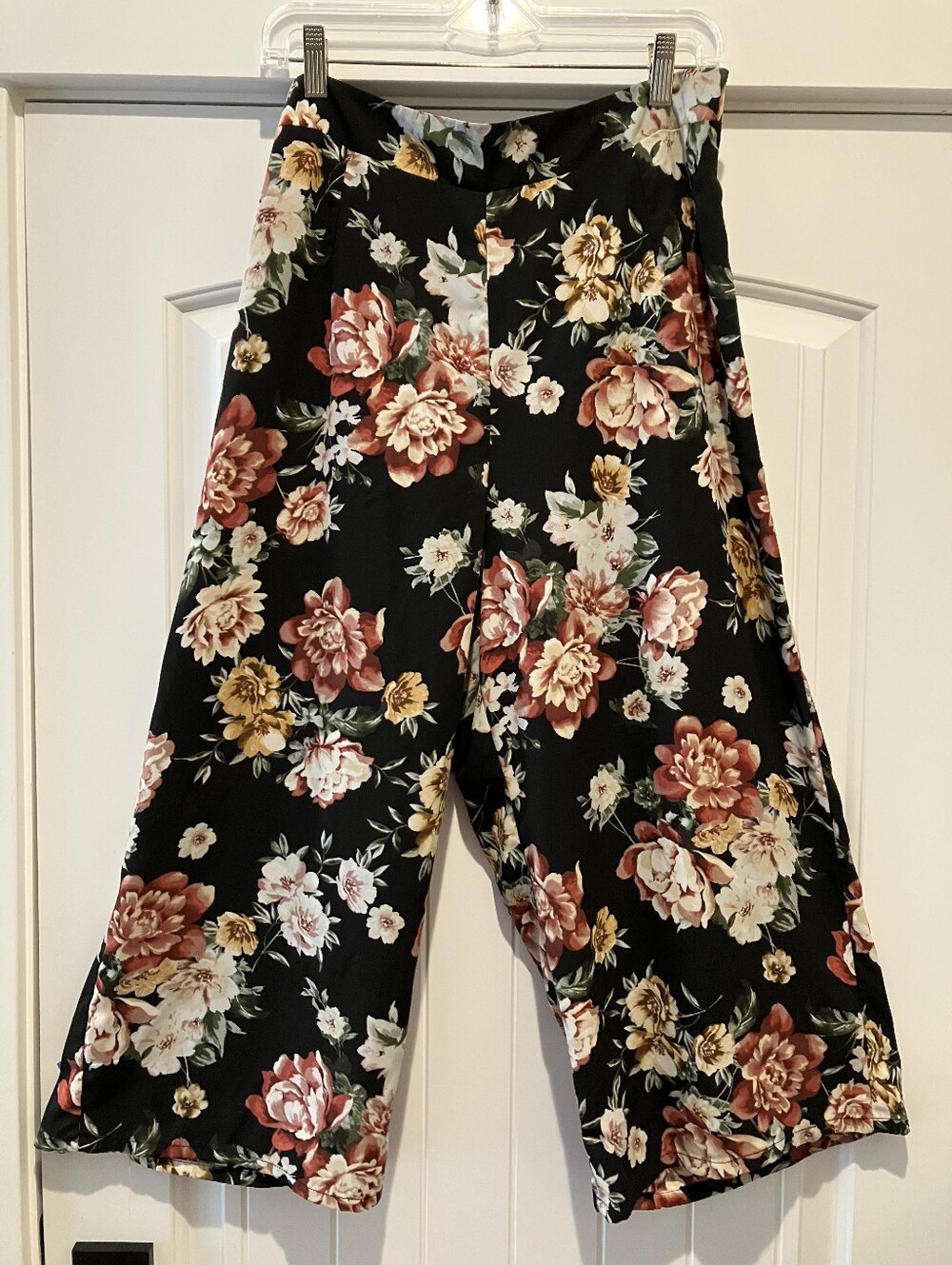 wild fable Black Floral Wide-Leg Crop Pants
